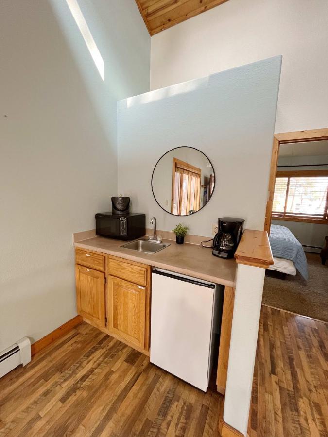 Cabin A Suite Bed And Breakfast วูดแลนด์พาร์ค ภายนอก รูปภาพ