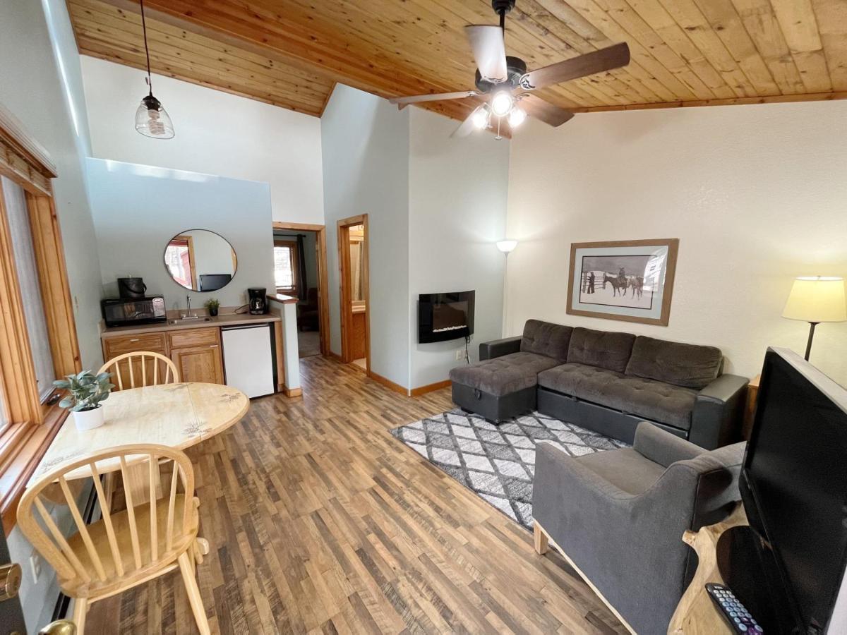 Cabin A Suite Bed And Breakfast วูดแลนด์พาร์ค ภายนอก รูปภาพ