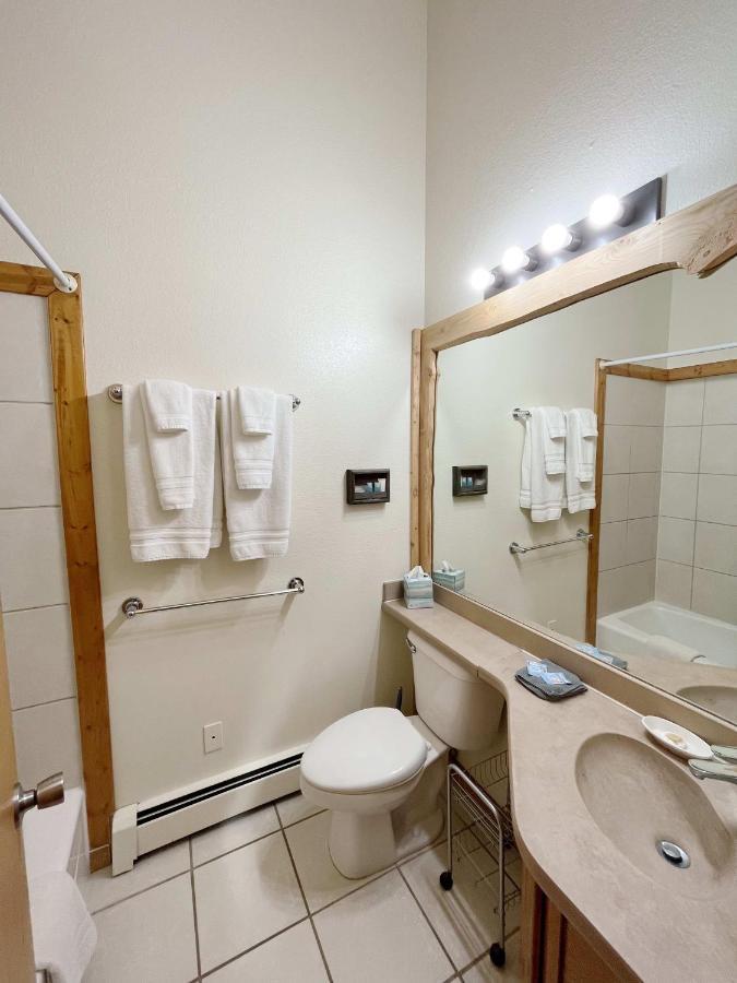 Cabin A Suite Bed And Breakfast วูดแลนด์พาร์ค ภายนอก รูปภาพ