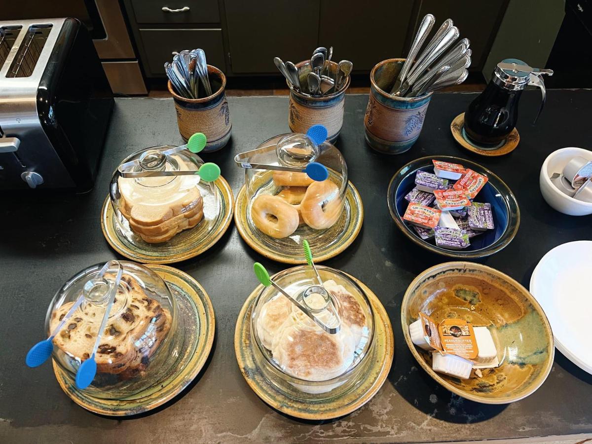 Cabin A Suite Bed And Breakfast วูดแลนด์พาร์ค ภายนอก รูปภาพ